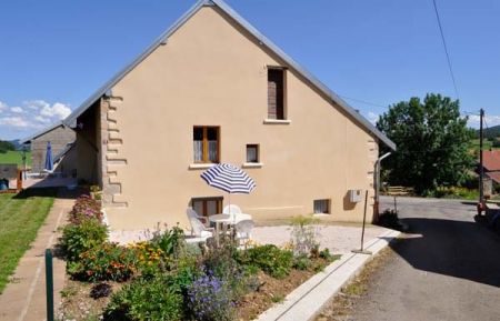 G&icirc;te n&deg;25G162 By - Doubs - terrasse 