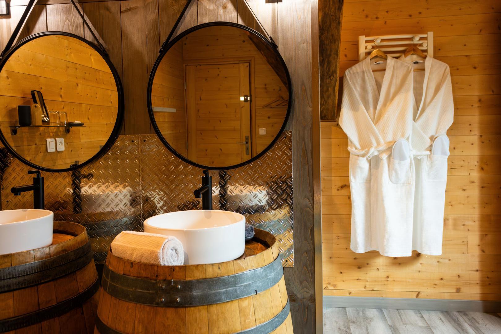 Salle d'eau ouverte sur la chambre photo 38