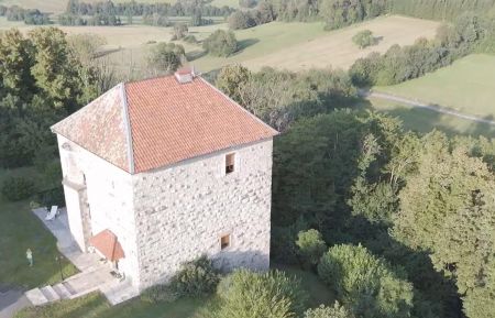 G&icirc;te n&deg;25G546 C&ocirc;tebrune - Doubs - photo