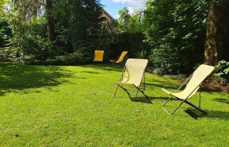 G&icirc;te n&deg;25G590 &Eacute;talans - Doubs - D&eacute;tente &agrave; l'ombre comme au soleil dans le parc