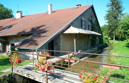G&icirc;te n&deg;25G229 &Eacute;ternoz-Vall&eacute;e-du-Lison - Doubs - Printemps