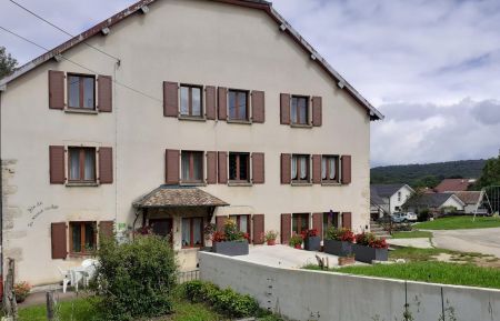 G&icirc;te n&deg;25G309 Tr&eacute;pot - Doubs - photoPrintemps